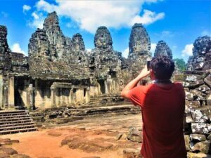 akim vespa adventures cambodia onze angkor wat tour Bayon